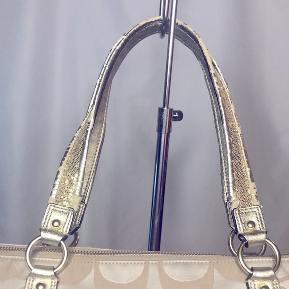 COACH Signature Daisy Appliqué Multicolor printed flower motif canvas tote. - Picture 8 of 15